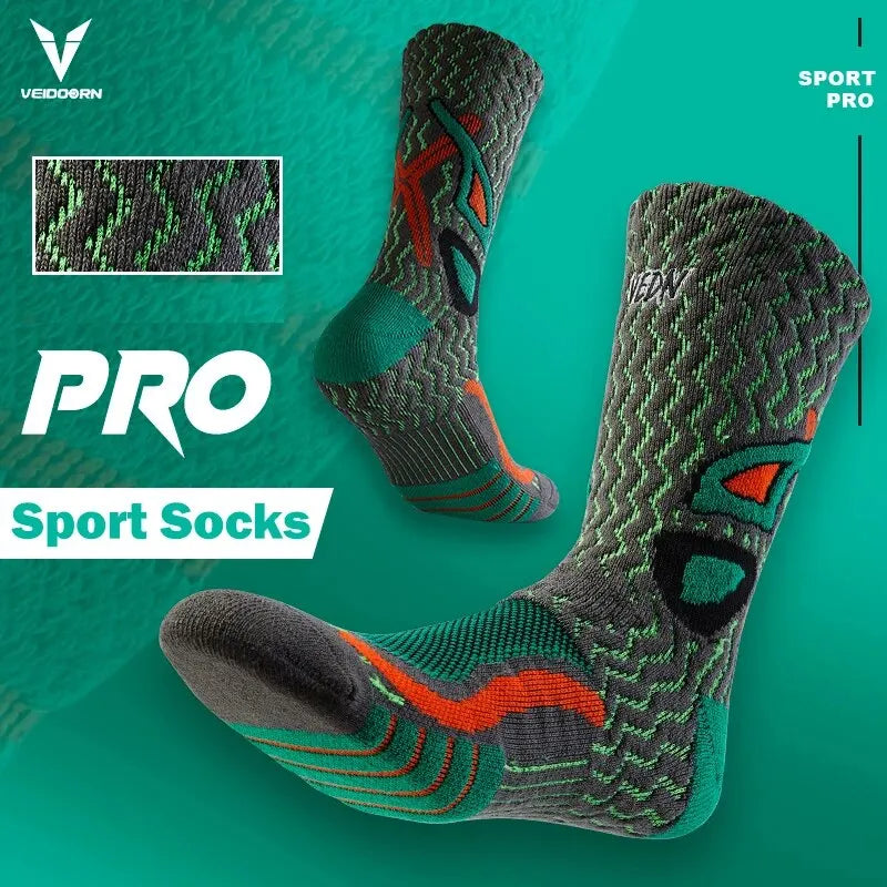 Gray and green sports socks with red accents on a teal background, featuring the Veodan brand.